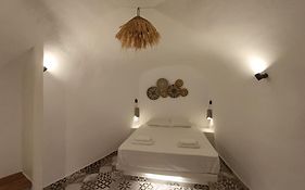 Cycladic Center Cave Rooms