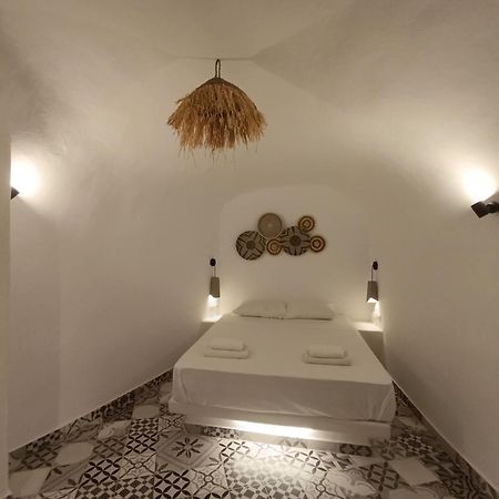 Cycladic Center Cave Rooms Fira  Esterno foto