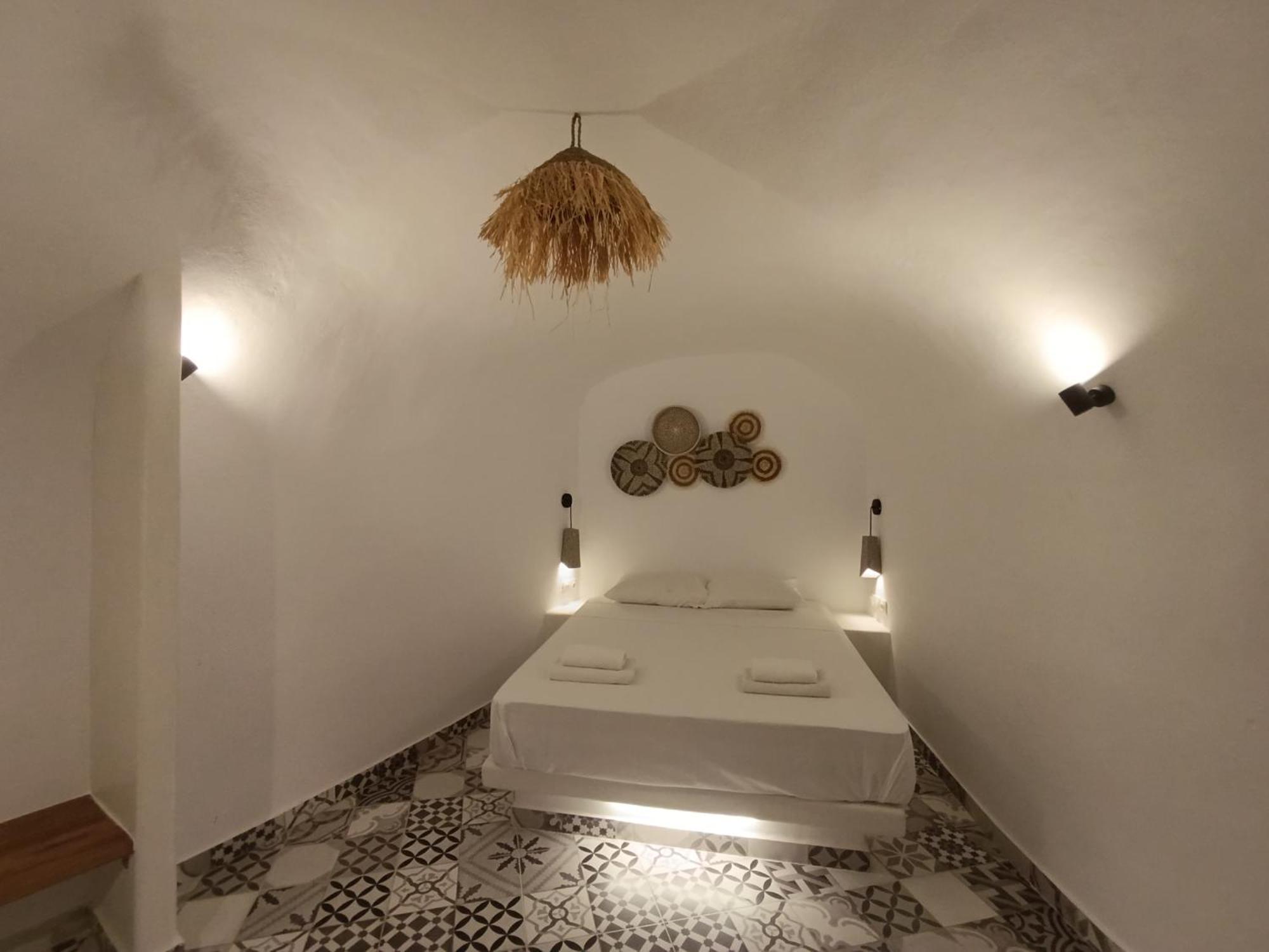 Cycladic Center Cave Rooms Fira  Esterno foto