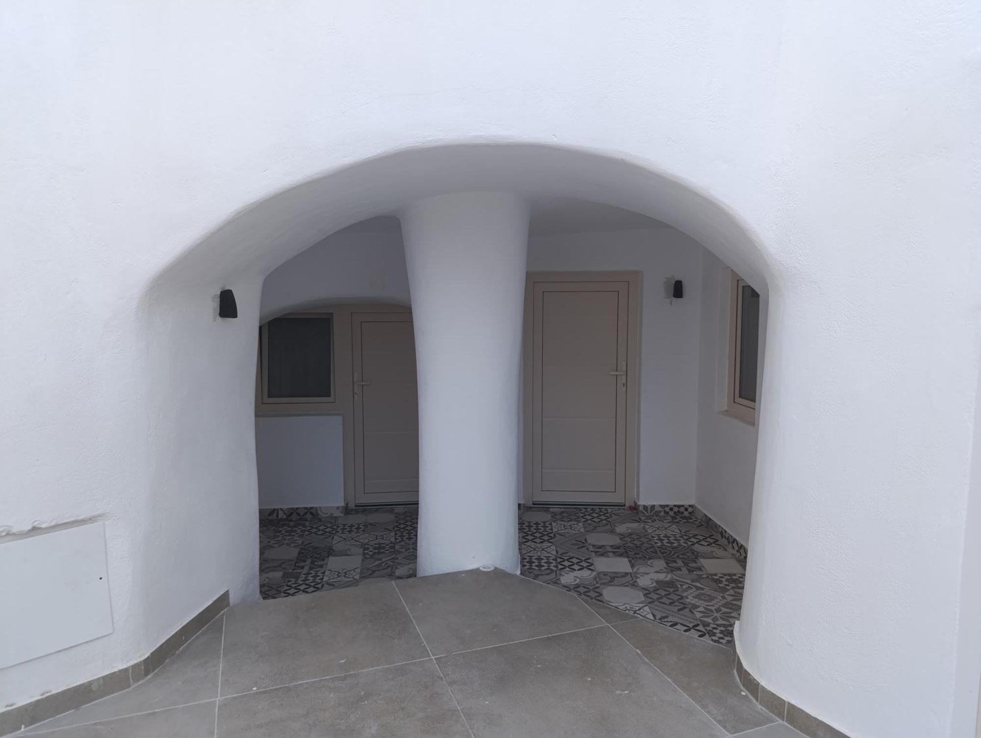 Cycladic Center Cave Rooms Fira  Esterno foto