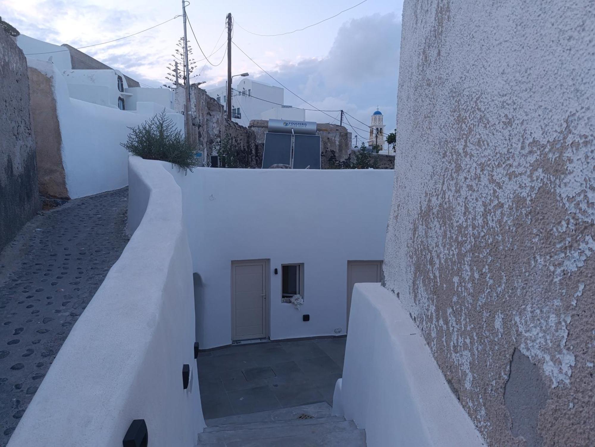 Cycladic Center Cave Rooms Fira  Esterno foto