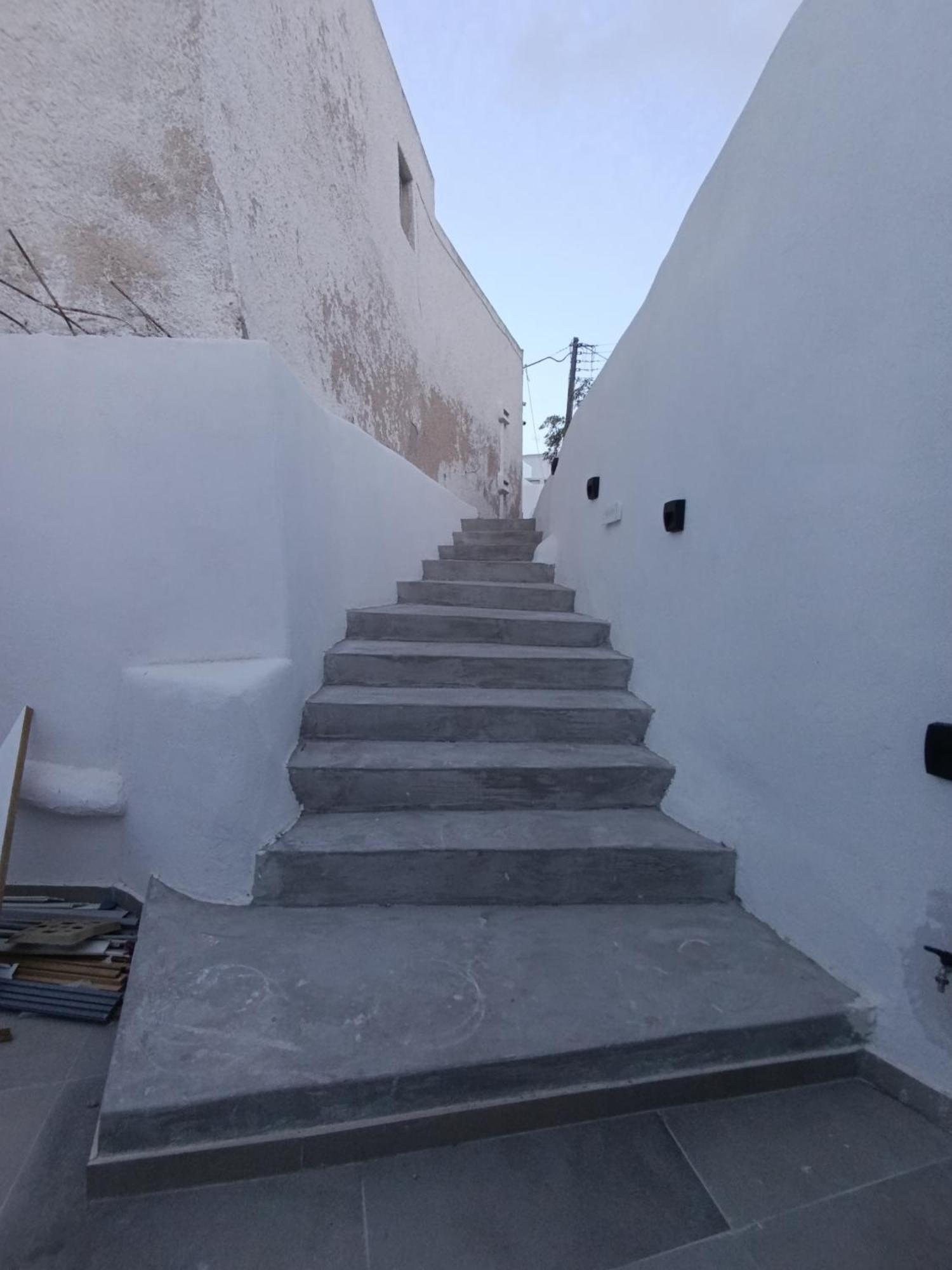 Cycladic Center Cave Rooms Fira  Esterno foto