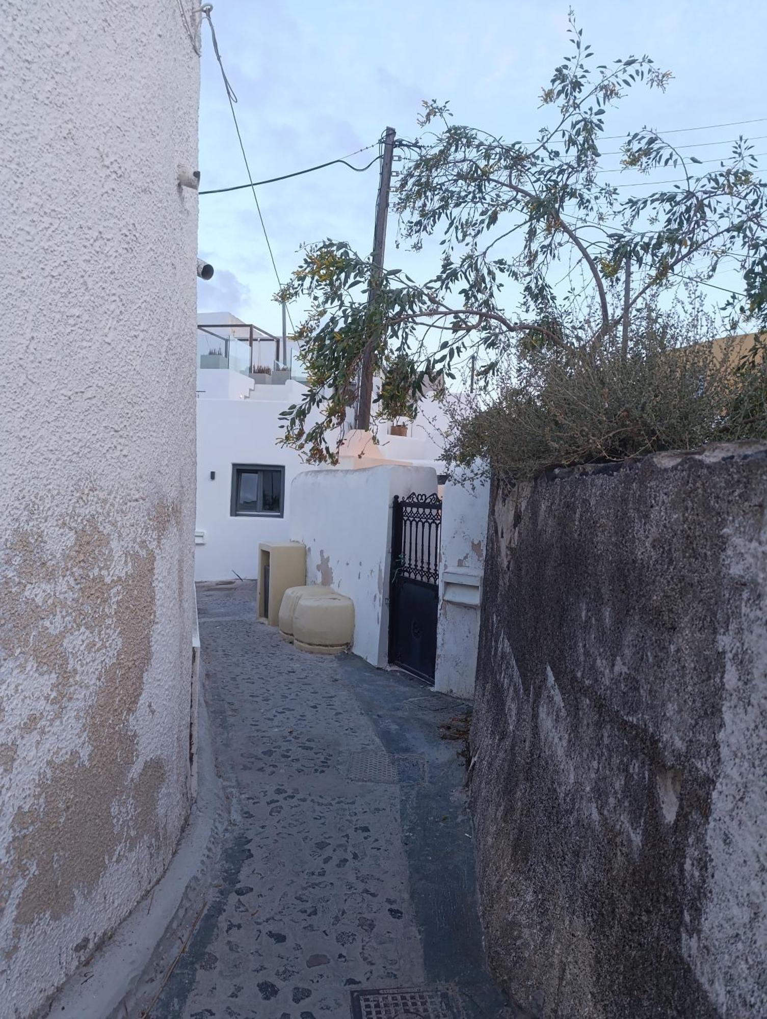 Cycladic Center Cave Rooms Fira  Esterno foto